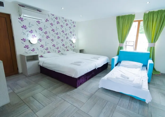 Elinor Complex Hotel 2*